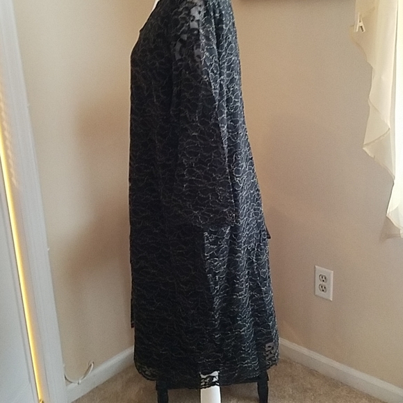 ⭐️ Dress - Picture 2 of 3